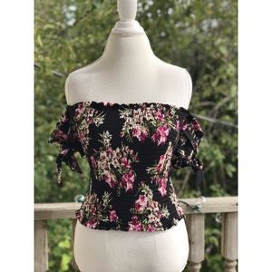 Gorgeous drop shoulder top w bow ties sleeves 💜💜🌸